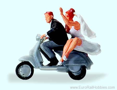 Preiser 28150 Wedding Couple on a Scooter