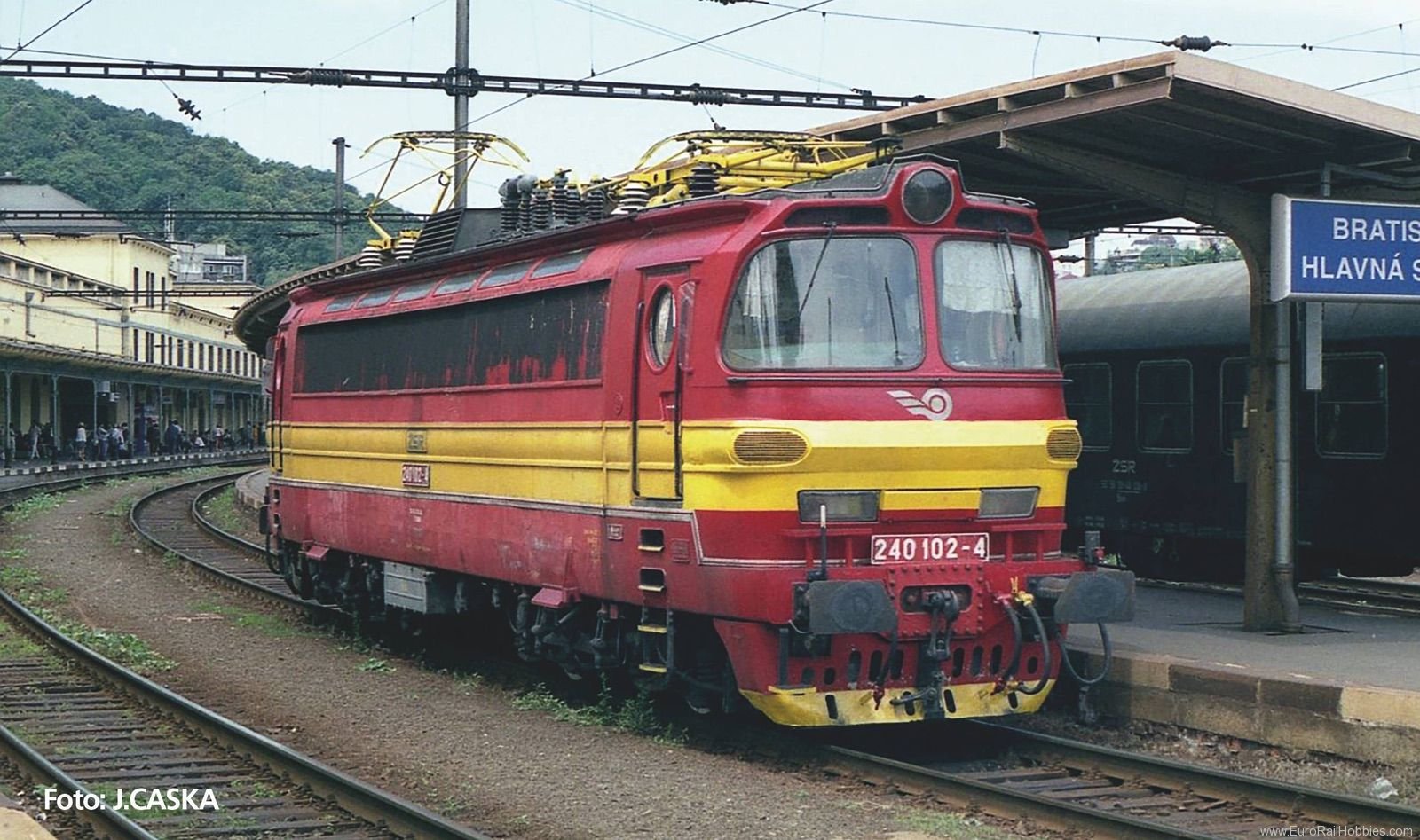 Piko 51951 Electric Locomotive BR 240 Slovakia V, incl. 