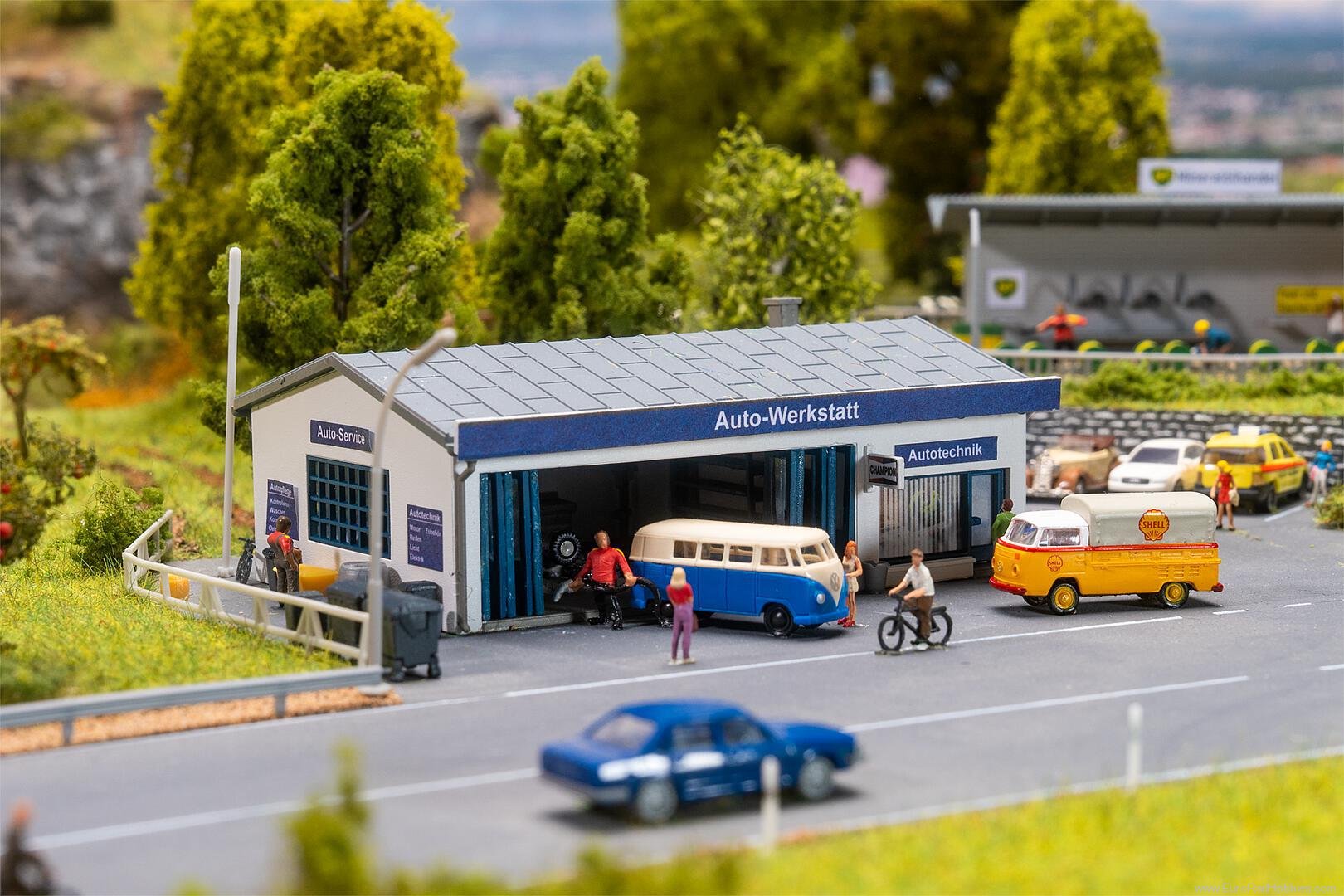Faller 222270 Car workshop with accessories