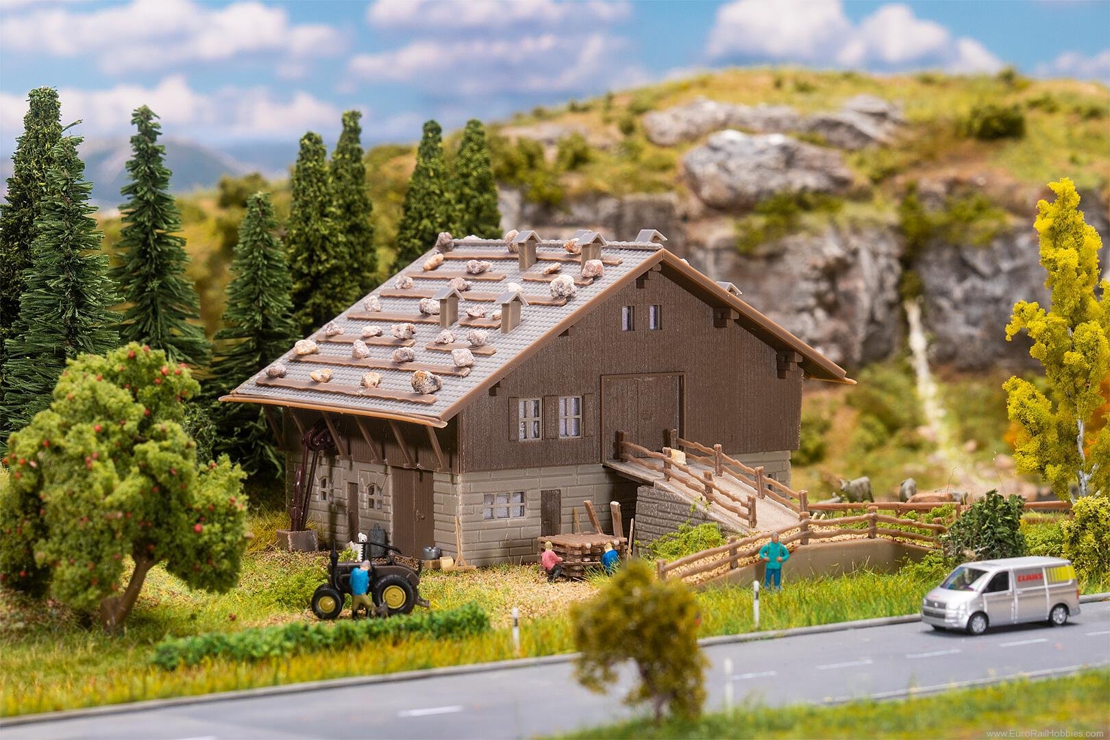 Faller 232129 Barn with raised driveway