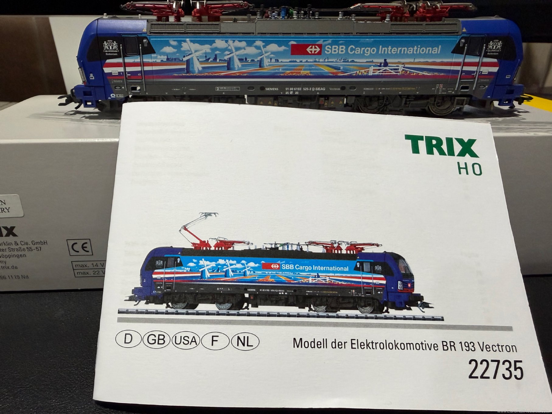 Pre-Owned & Collectibles -AN-T22735 Used, Like NEW - SBB Cargo International Vect