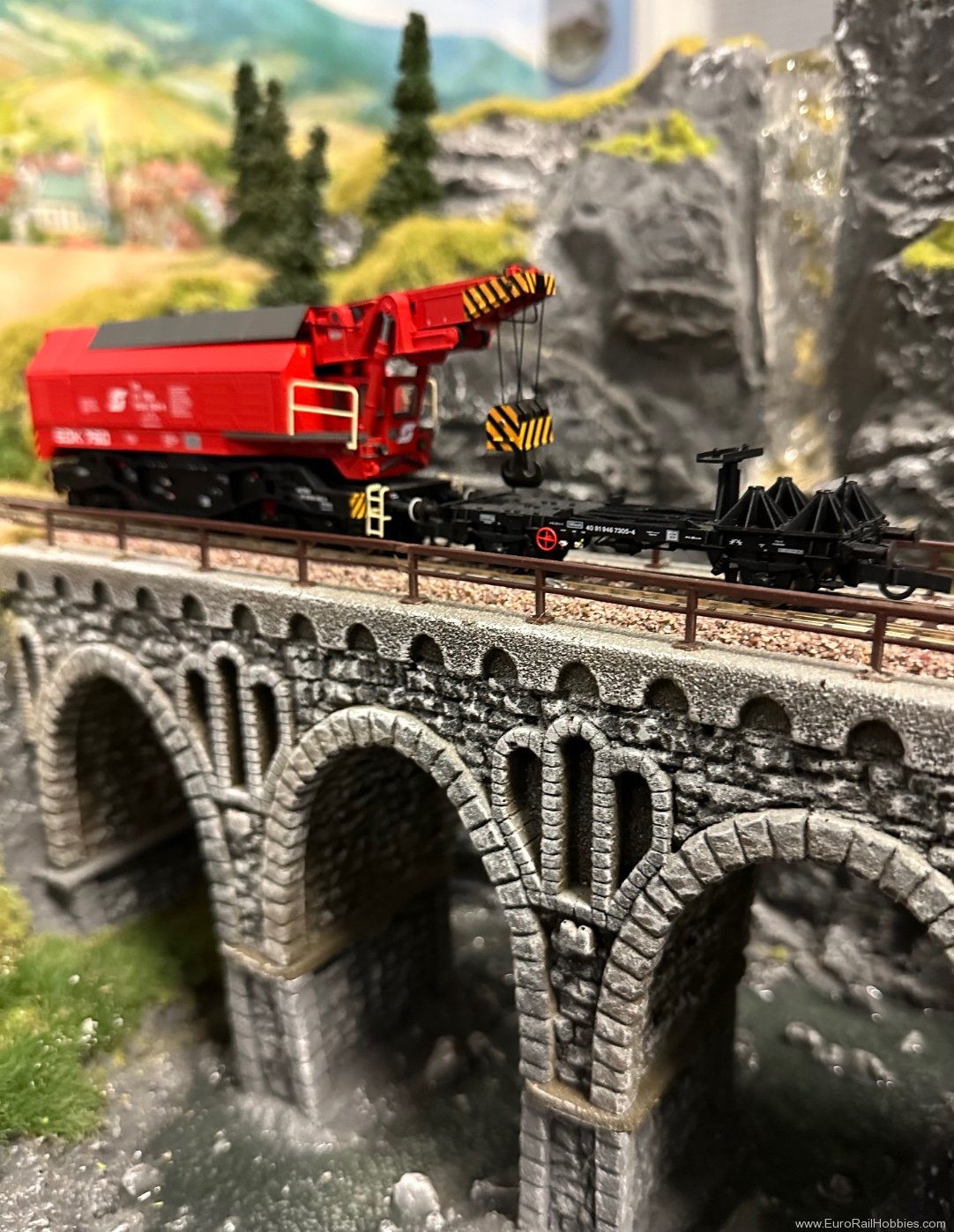 Pre-Owned & Collectibles -HW-R-73036 Consignment - Roco OBB Slewing Railway Crane 