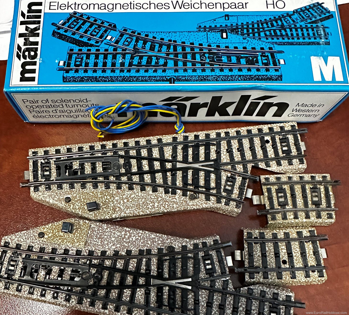 Pre-Owned & Collectibles -WM-5137 Marklin Electric Left & Right Hand Turnouts 