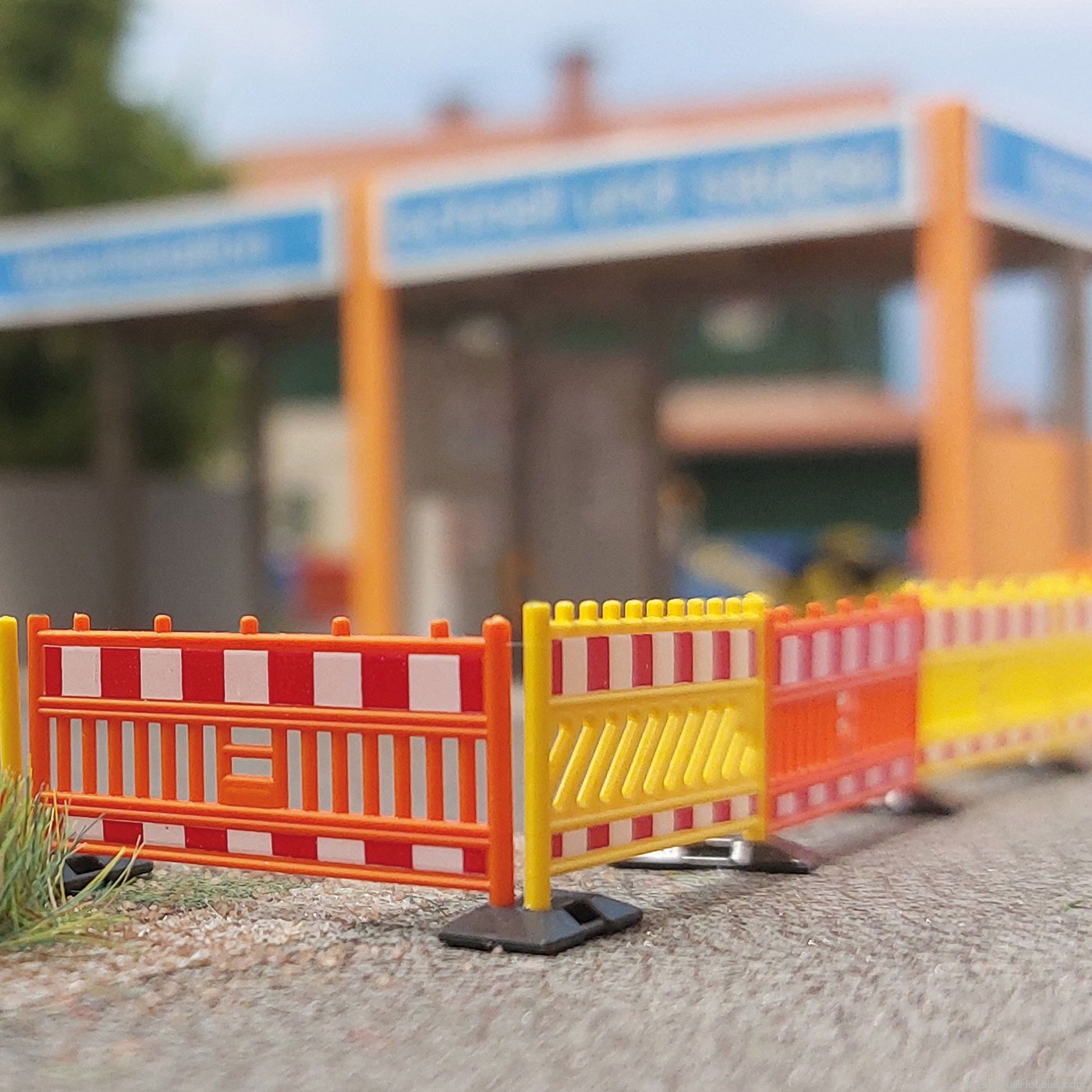Busch 1108 Busch Barricades, orange/yellow