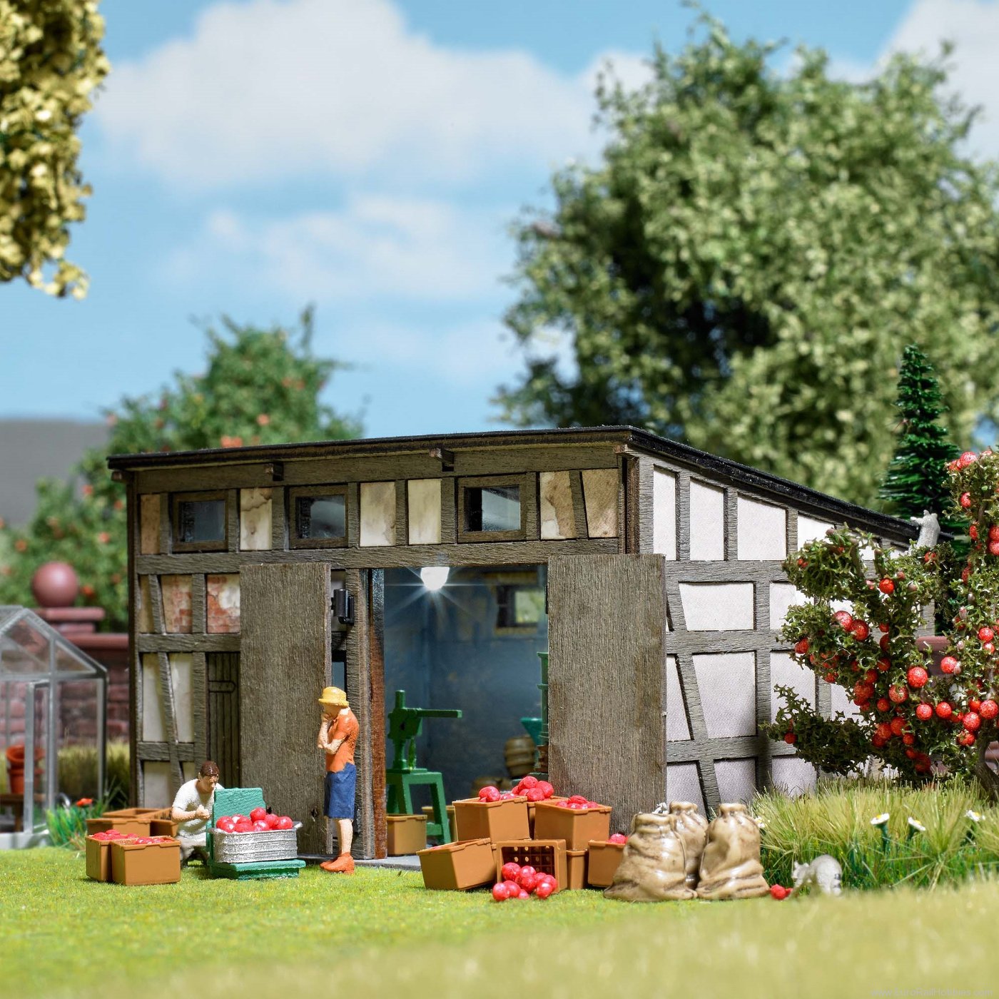 Busch 1942 Busch Weathered backyard shed