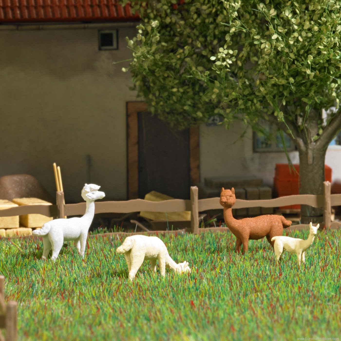 Busch 79860 Busch Alpacas with cria
