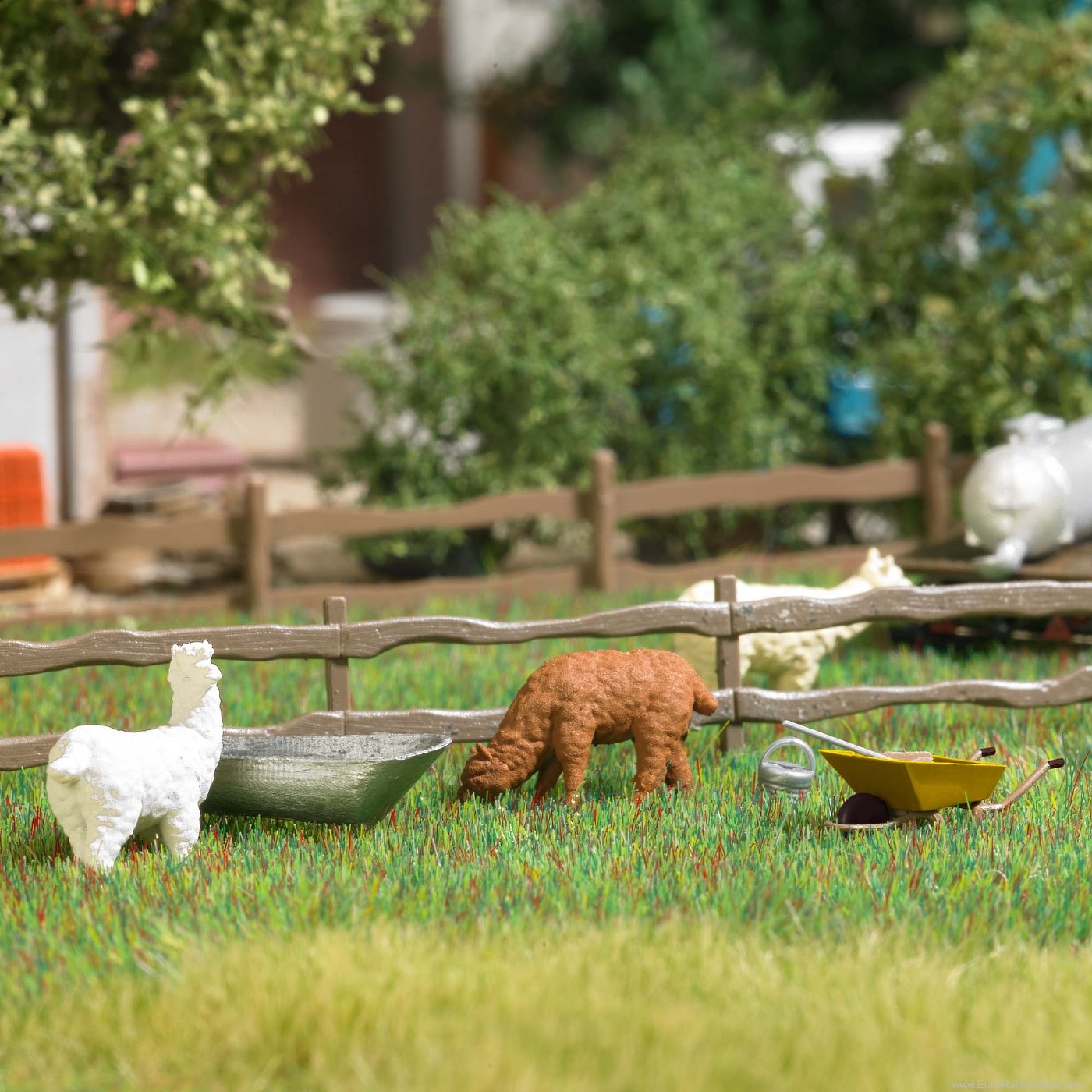 Busch 79861 Busch Alpacas with water barrel