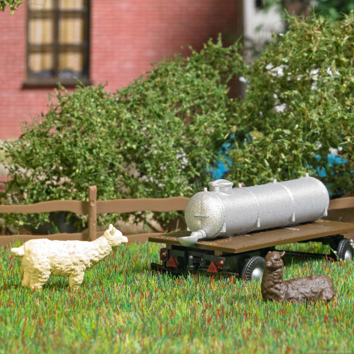 Busch 79862 Busch Alpacas with water barrel