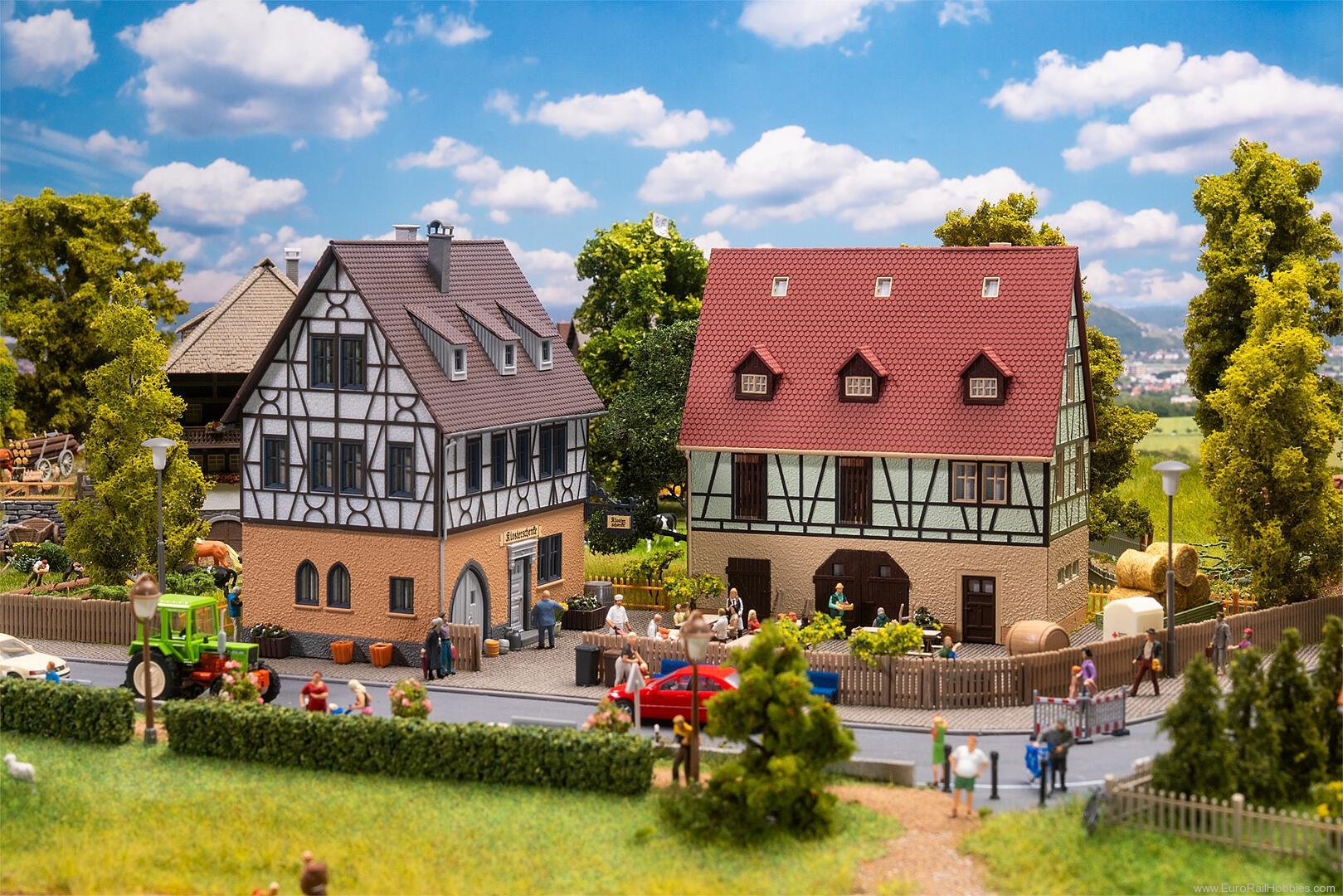 Faller 130147 Half-timbered house with farm building