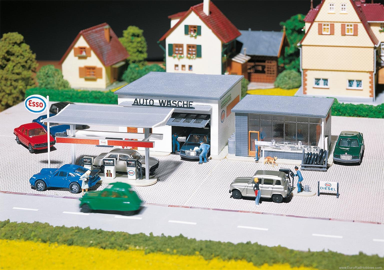 Faller 191843 Petrol station with car wash