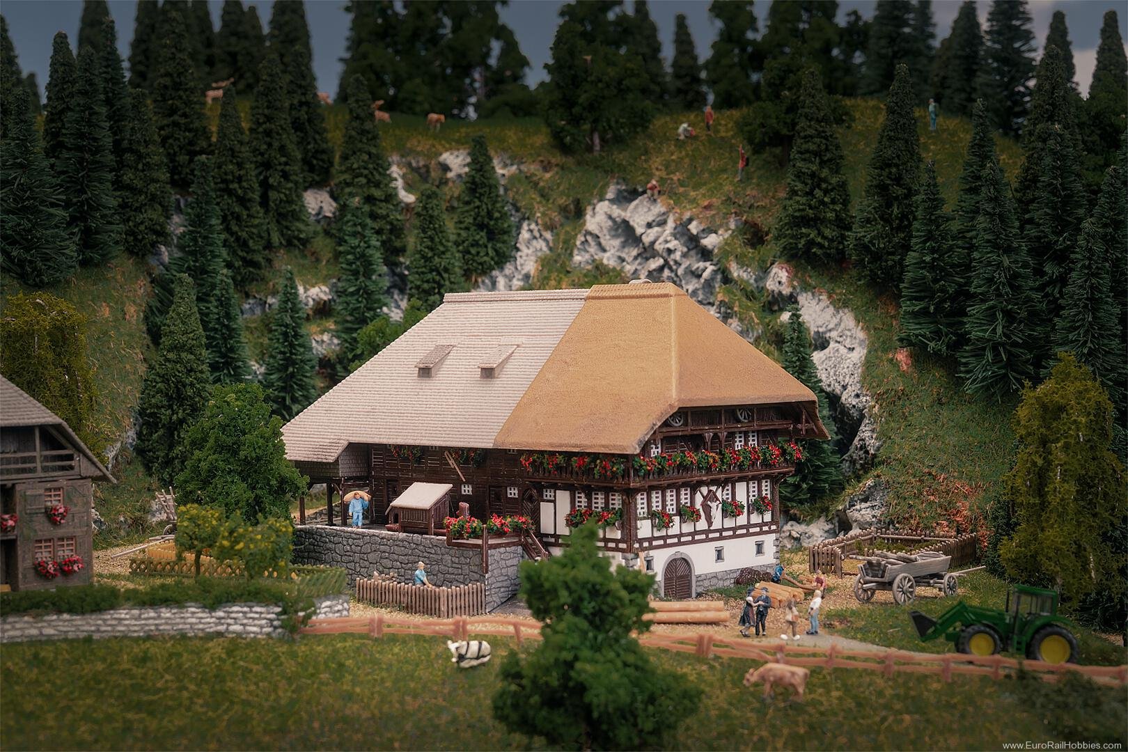 Faller 232010 Schwarzwaldhof with 2 figures Anniversary mod