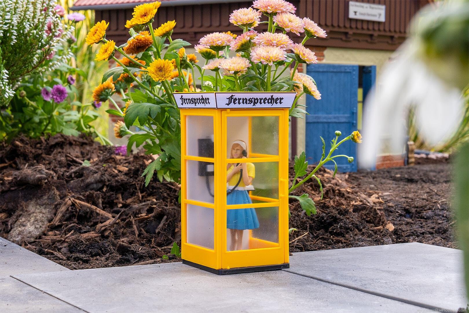 Pola 333231 Telephone Booth with Figure