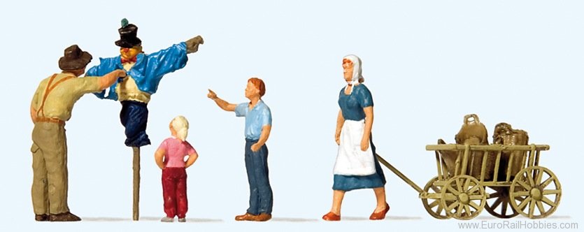 Preiser 10650 Putting up the scarecrow