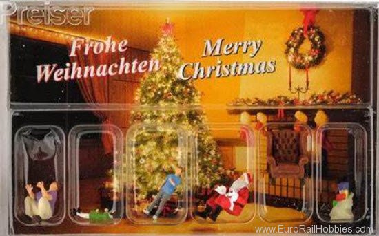 Preiser 10763 Father Christmas sitting in chair, Mother wit