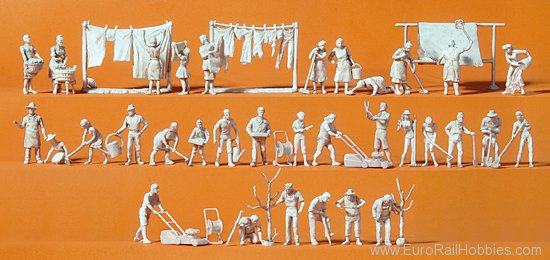 Preiser 16361 Housework and gardening. 33 unpainted miniatu