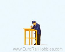 Preiser 28152 Railroad worker at the standing desk