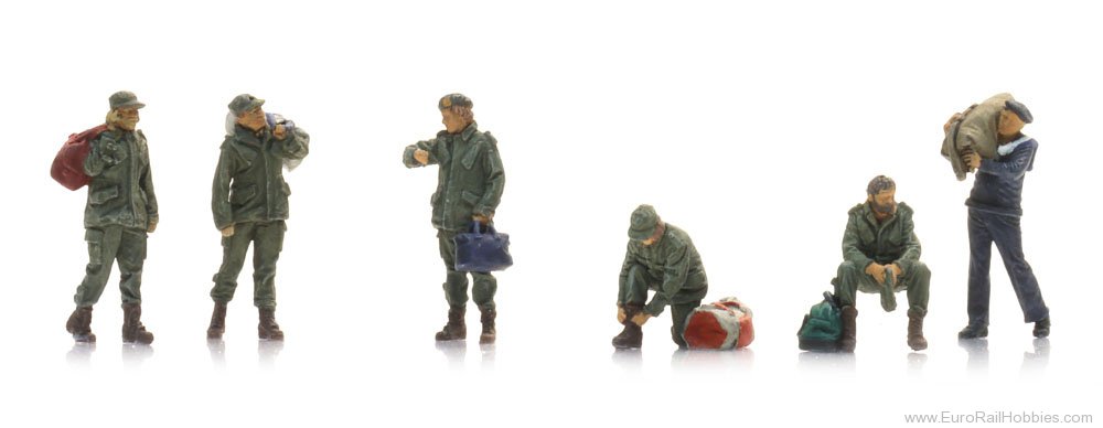 Artitec 5870149 Conscripts on leave awaiting train