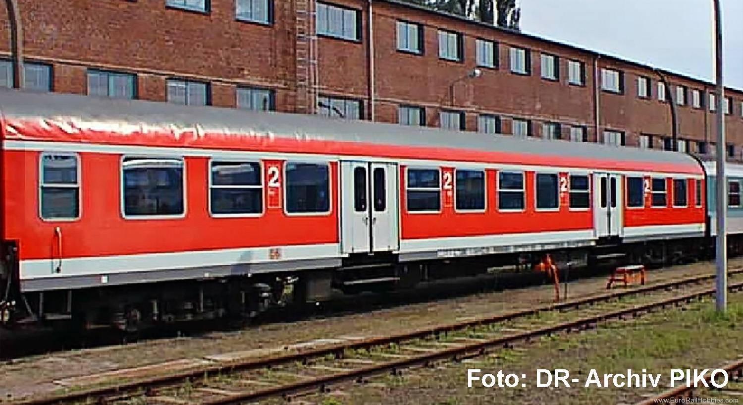 Piko 28008 DB AG 2nd Class Middle Entry Coach