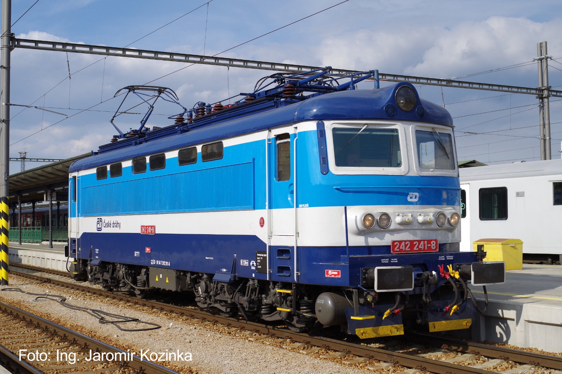 Piko 47485 CD Rh 242  Electric Locomotive DCC w/Sound
