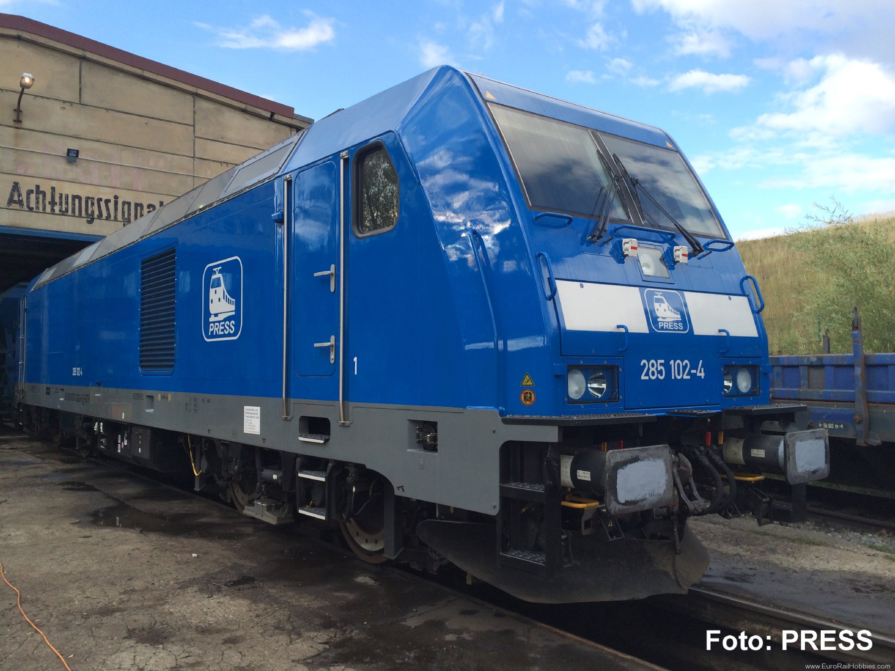 Piko 57346 TRAXX Press Diesel Locomotive (Marklin AC Dig