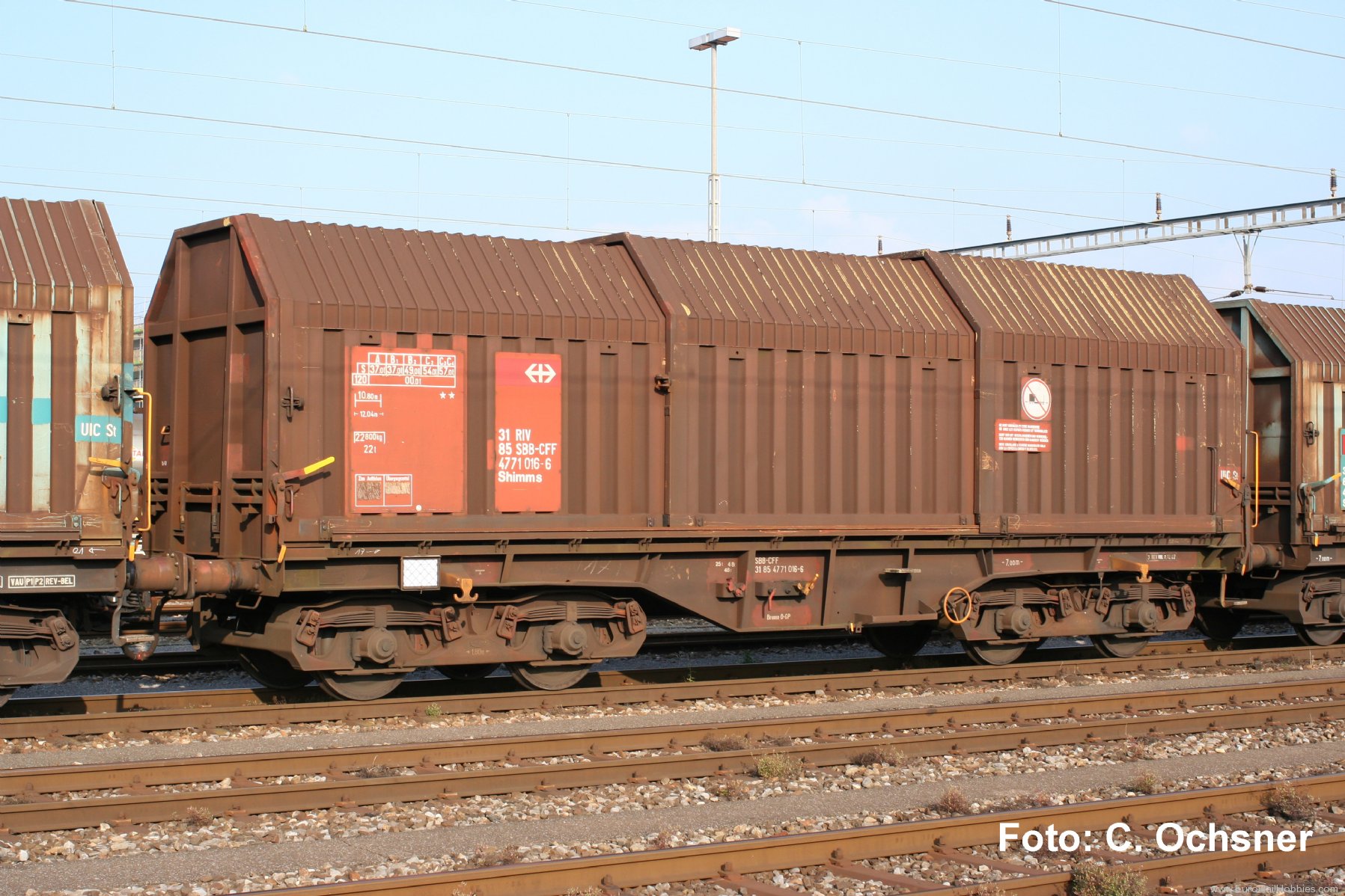 Piko 58481 SBB Telescoping Hood Freight Car